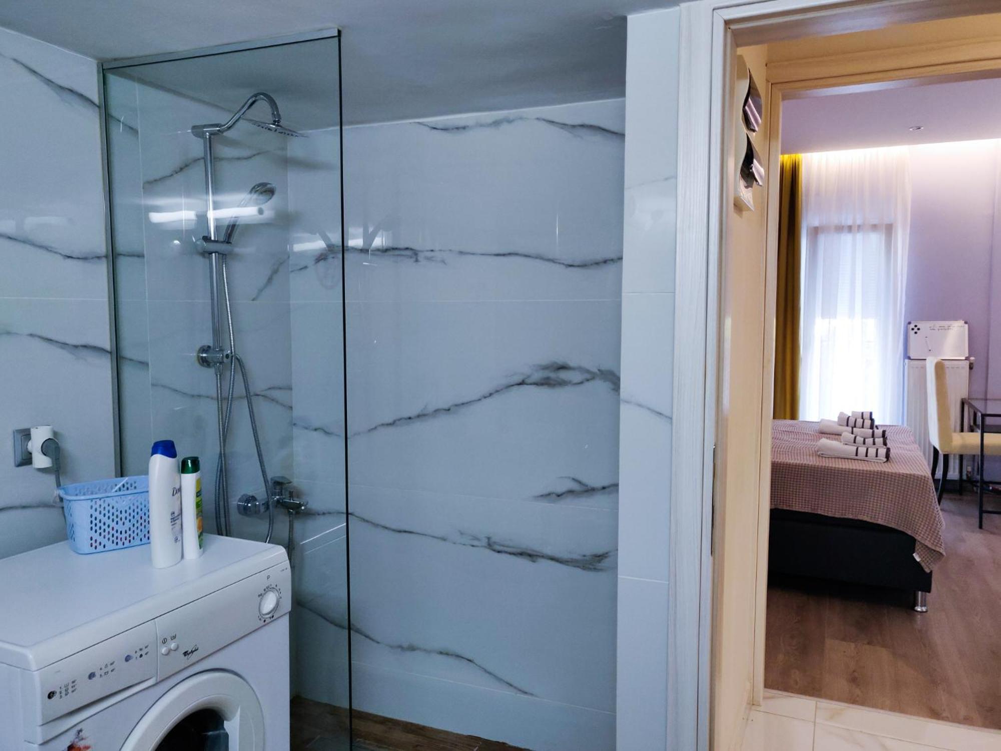 Luxury Suites With King-Sized Bed Selanik Oda fotoğraf